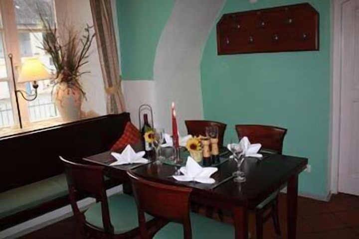 Dining 11 of 20