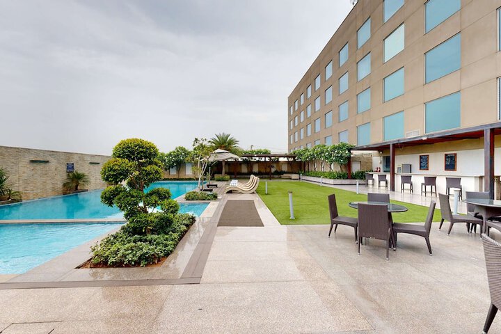 Pools & Facilities