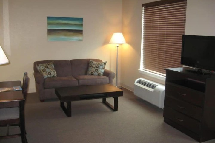 Room 9 of 11