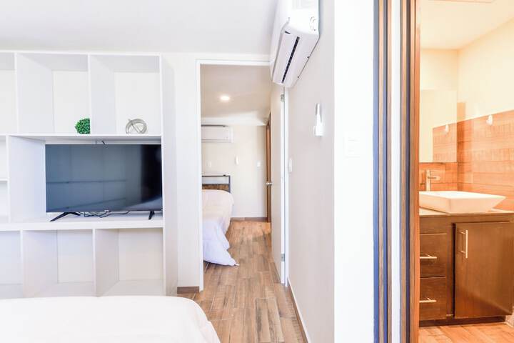 Room 33 of 169