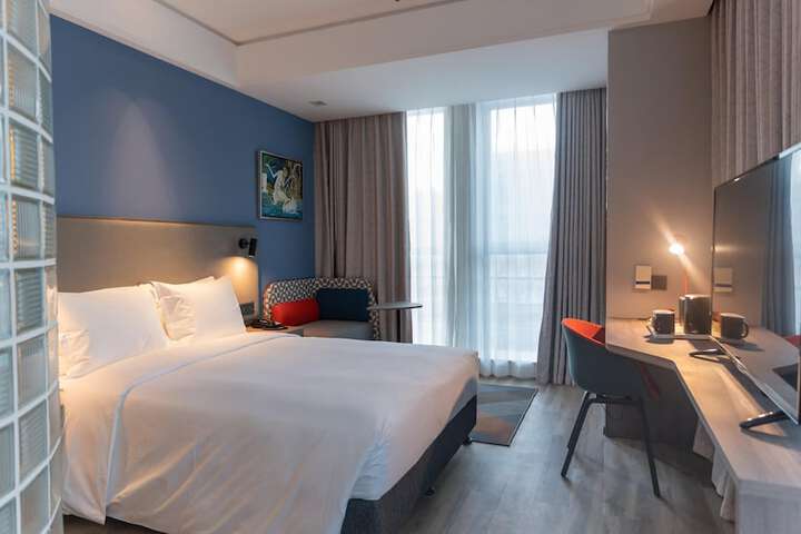 Room 9 of 39