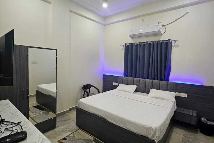 Room 10 of 19