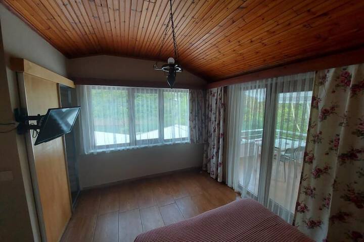 Room 4 of 13