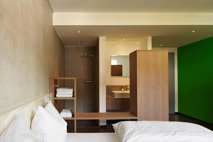 Room 16 of 46
