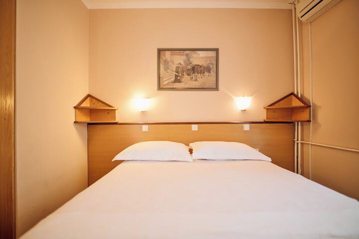Room 28 of 62