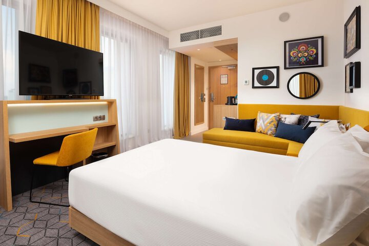 Room 8 of 44