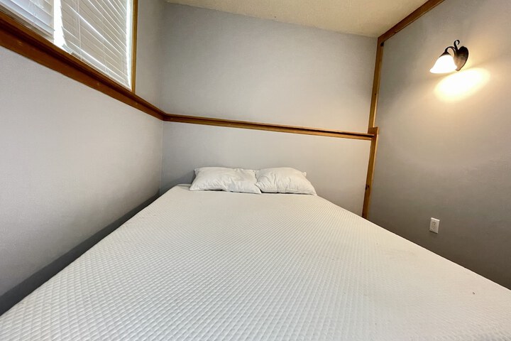 Room 12 of 139