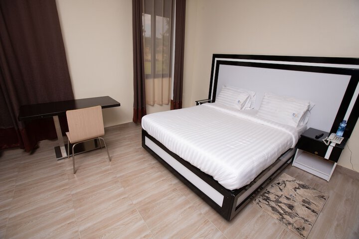 Room 8 of 35