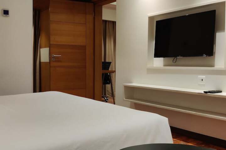 Room 14 of 74