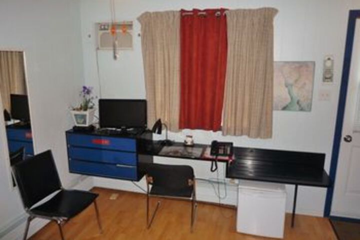 Room 32 of 48