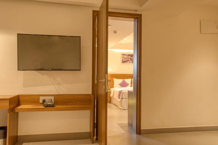 Room 15 of 28