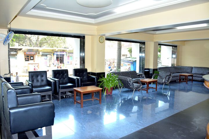 Hotel Rajhans International