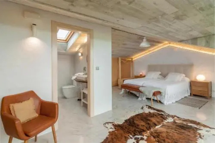 Room 2 of 18
