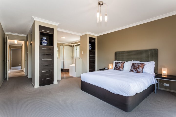 Room 7 of 239