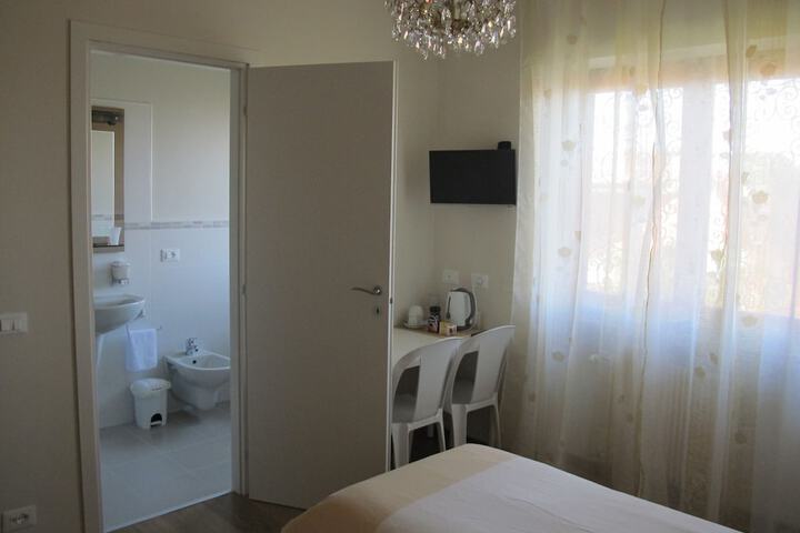 Room 15 of 33
