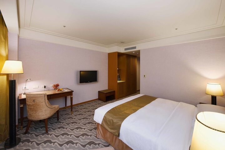 Room 9 of 29
