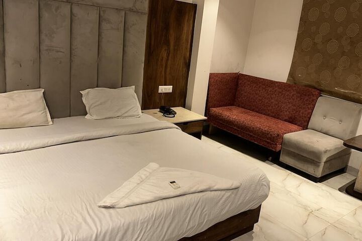 Room 12 of 26