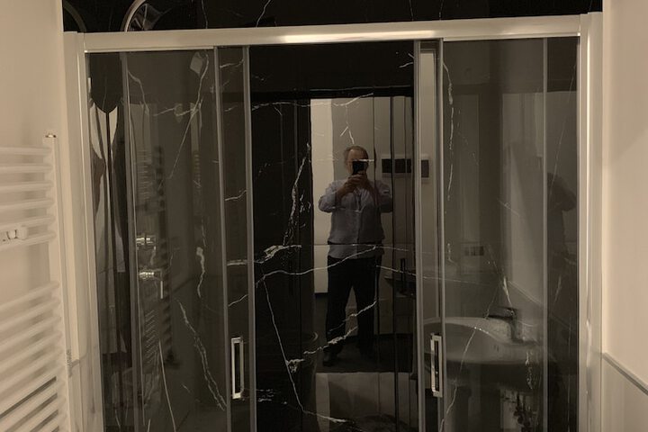 Room 9 of 14