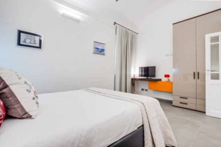 Room 10 of 21
