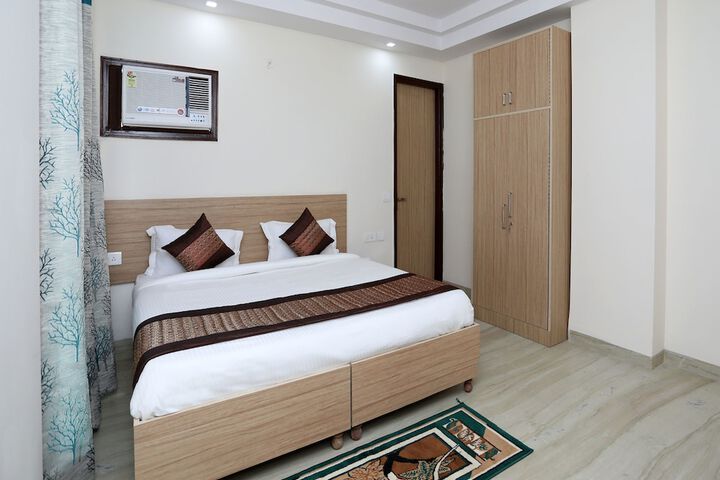Room 12 of 19