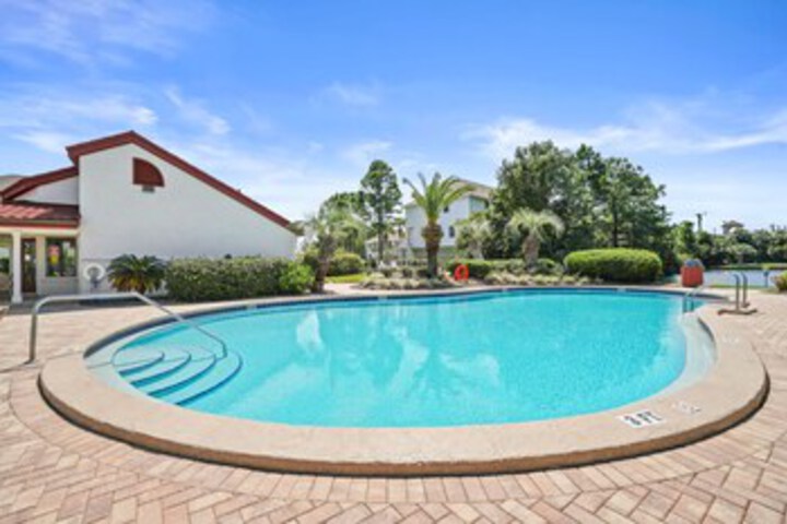 Pool 82 of 156