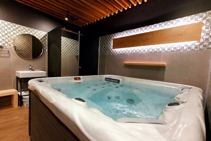Hot Tub 52 of 70