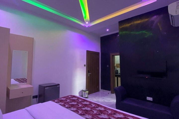 Room 5 of 27