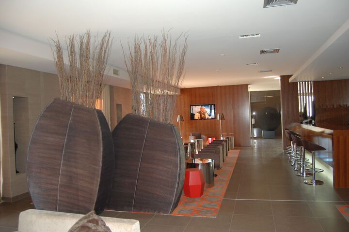 Lounge 62 of 84
