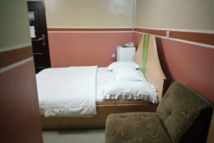 Room 9 of 29
