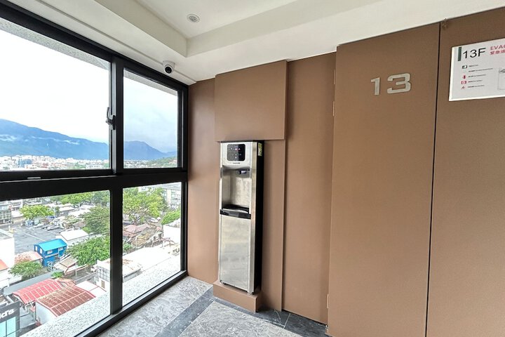 Ballroom/Hall 65 of 71