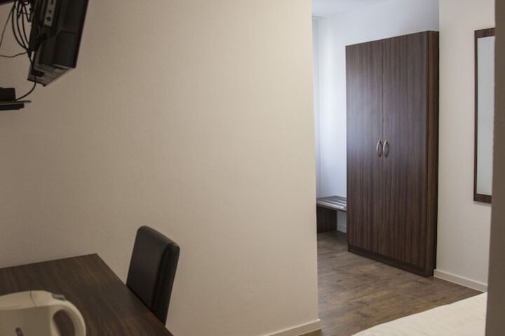 Room 22 of 76