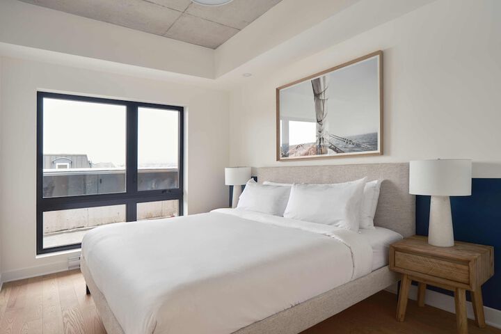 209 2nd Floor Studio Murphy Queen Bed with Balcony (43 of 95)