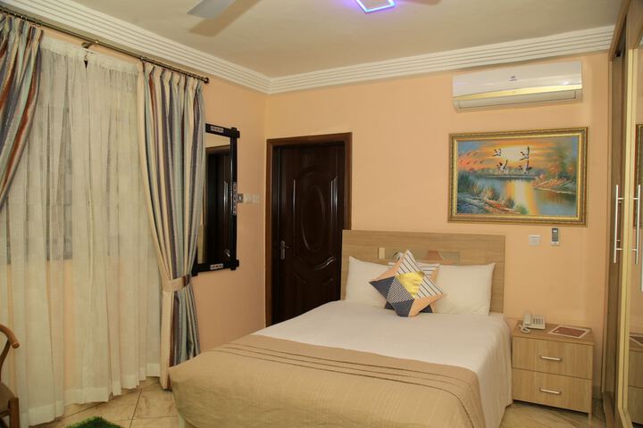 Room 5 of 130