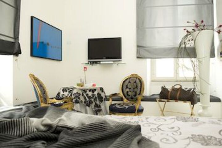 Hotel Suite Photo