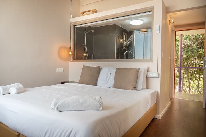 Room 14 of 40