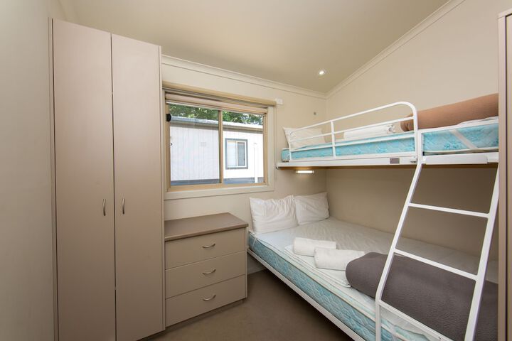 Room 4 of 128