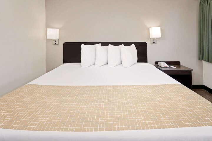 1 Double Bed Accessible Room (10 of 11)