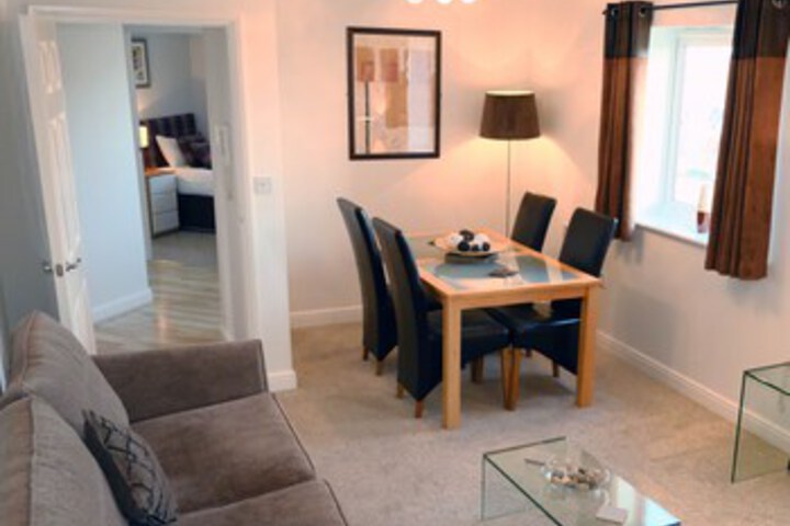 Lounge 13 of 32