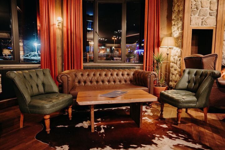 Lounge 103 of 120
