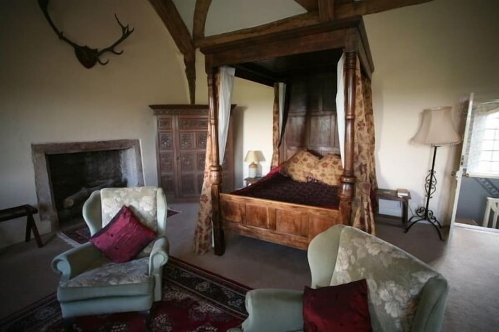 Room 8 of 13
