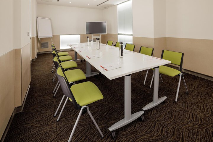 Business Center 78 of 87