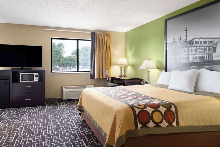 1 King Bed (16 of 17)