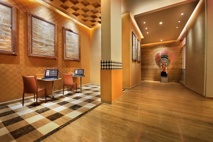 Business Center 26 of 31