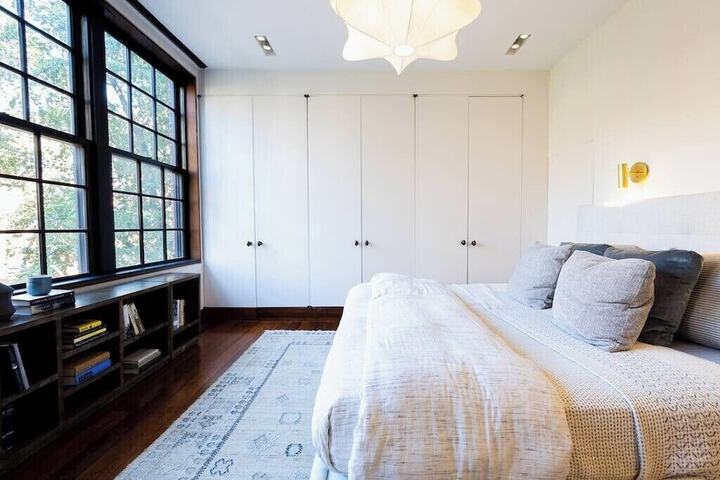 Room 25 of 136