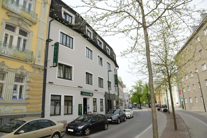 Hotel 44 of 52