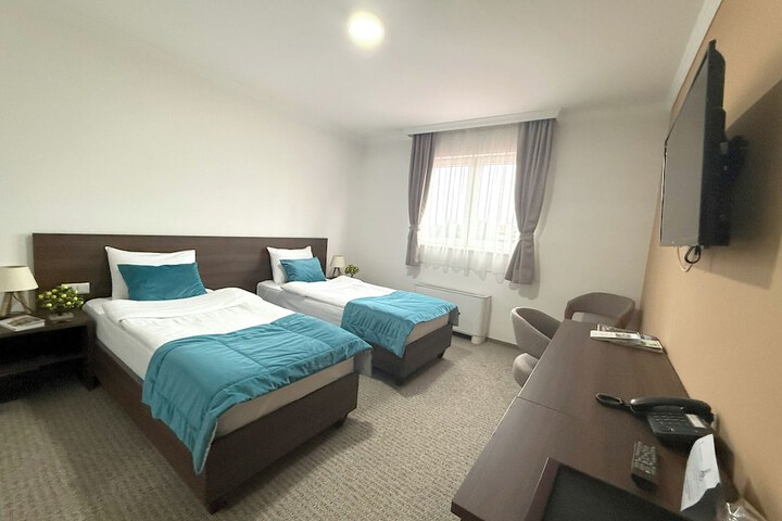 Room 13 of 27