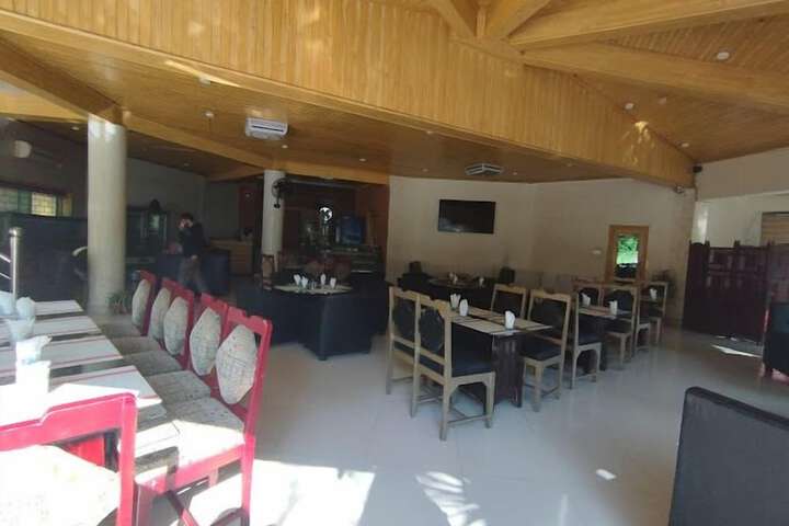 Dining 3 of 8
