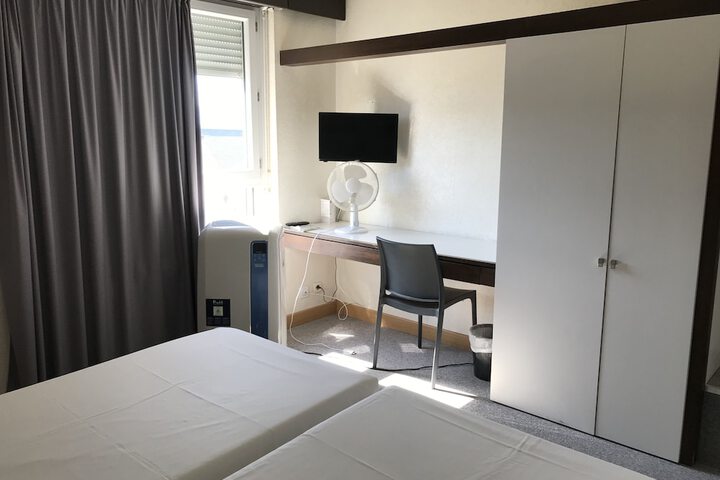 Room 8 of 42