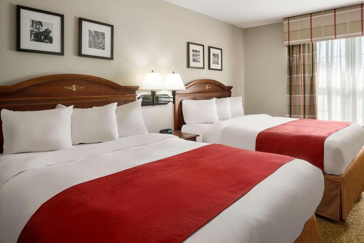 2 Queen Beds Accessible (4 of 6)