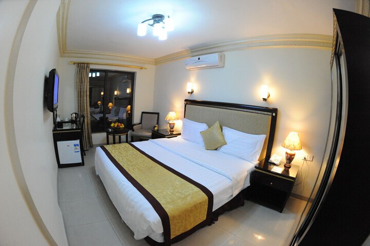 Room 26 of 39